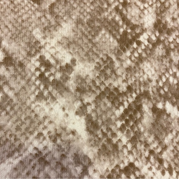 Ladies Ann Taylor Snakeskin Short Sleeve Top - Picture 2 of 3